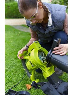 <span itemprop='brand'>Ryobi</span> <span itemprop='sku'>RBV3000CSV</span> nagyítás