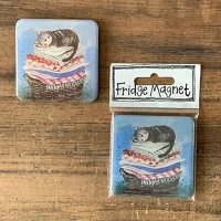 Alex clark FM56 Hűtőmágnes , 6x6 cm, cica ruhákon kép