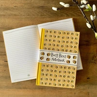 Alex clark SHB04 Füzet , vonalas, 21,5x15cm, kemény fedeles, 126 oldal,méhecskés kép