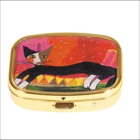 Fridolin SZÓFÁN'; Gyógyszertartó doboz  wachtmeister 'macska a szófán' kisméretű, fém, aranyszínű kép