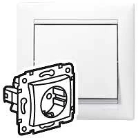 Legrand 774421 Valena 2p+f csatlakozóaljzat gyermekvédelemmel, fehér kép
