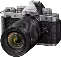 Nikon VOA123K003 Z f ezüst + z 24-105 f/4-7.1 kit kép