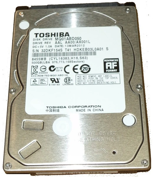 Toshiba MQ01ABD050 nagyítás